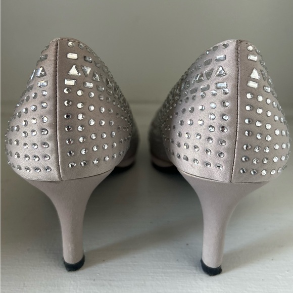 KELLY & KATIE Pumps with Rhinestones - Size 9. Ready for Holidays! Silver. VGUC. - Picture 4 of 7